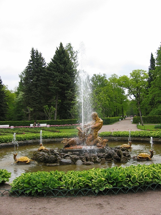 54 Fountain at Peterhof.jpg